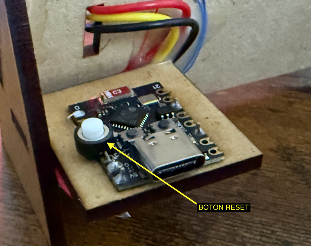 Botón Blanco de Reinicio y LED trasero